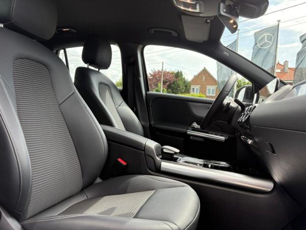 MERCEDES-BENZ GLA 180 Luxury Line  