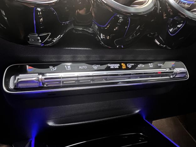 MERCEDES-BENZ GLB 250 4MATIC AMG Line Launch Edition  