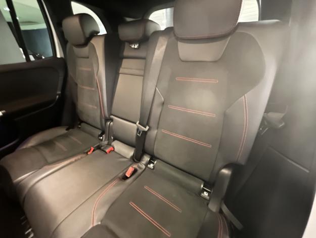 MERCEDES-BENZ GLB 250 4MATIC AMG Line Launch Edition  