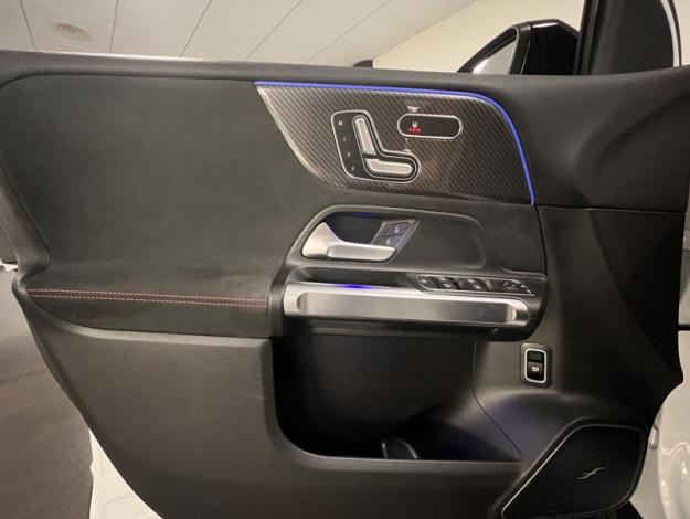 MERCEDES-BENZ GLB 250 4MATIC AMG Line Launch Edition  