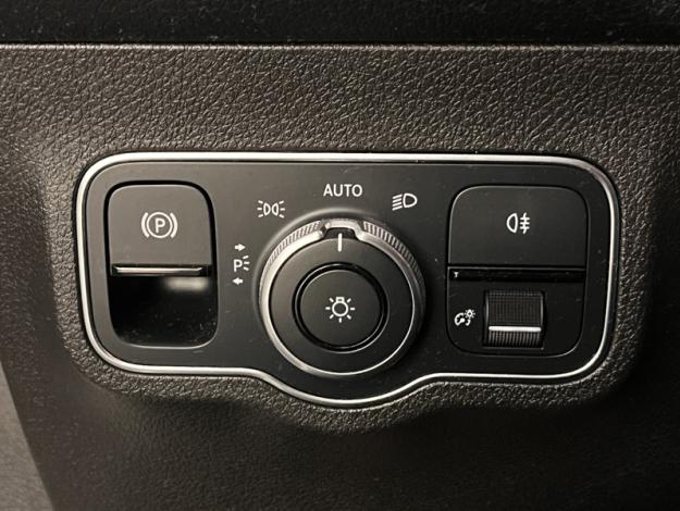 MERCEDES-BENZ GLB 250 4MATIC AMG Line Launch Edition  