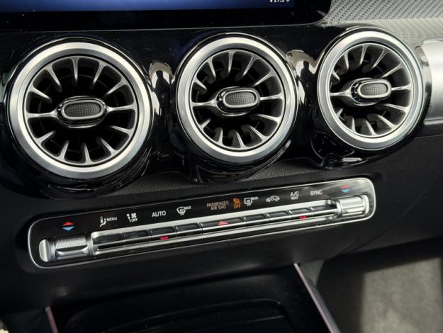 MERCEDES-BENZ GLB 200 d AMG Line  