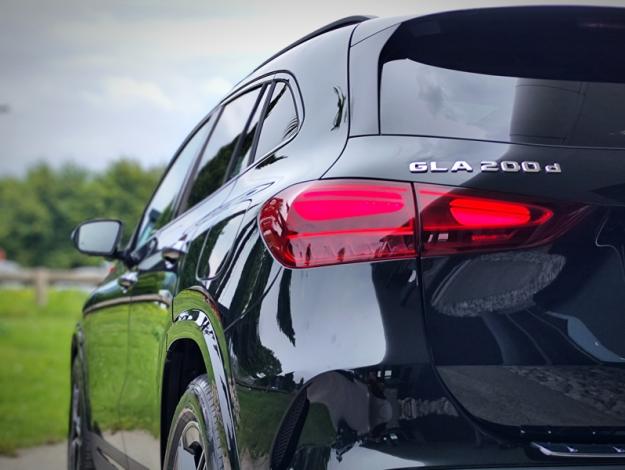MERCEDES-BENZ GLA 200 d AMG Line  GLA 200 d AMG Line