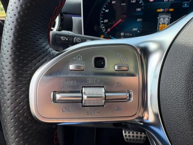 MERCEDES-BENZ CLA 200 d SB Pack AMG Toit Pano  