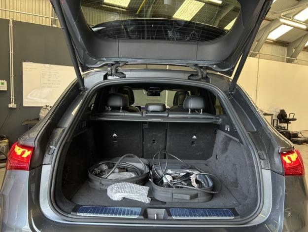 MERCEDES-BENZ EQE SUV 350+ AMG Line Pano Burmester  