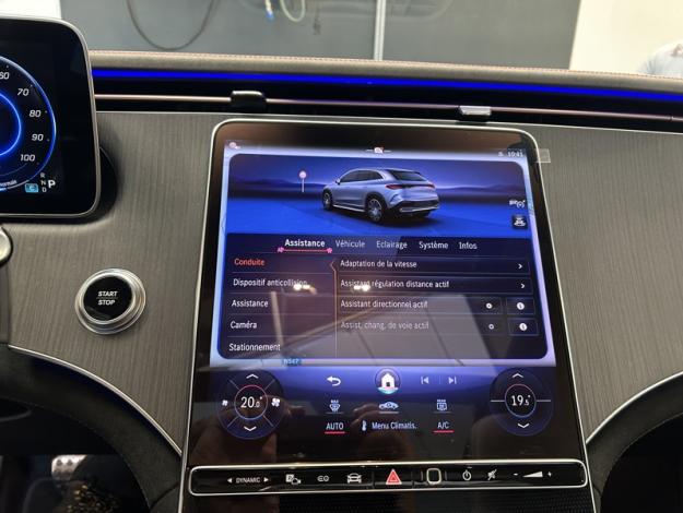 MERCEDES-BENZ EQE SUV 350+ AMG Line Pano Burmester  