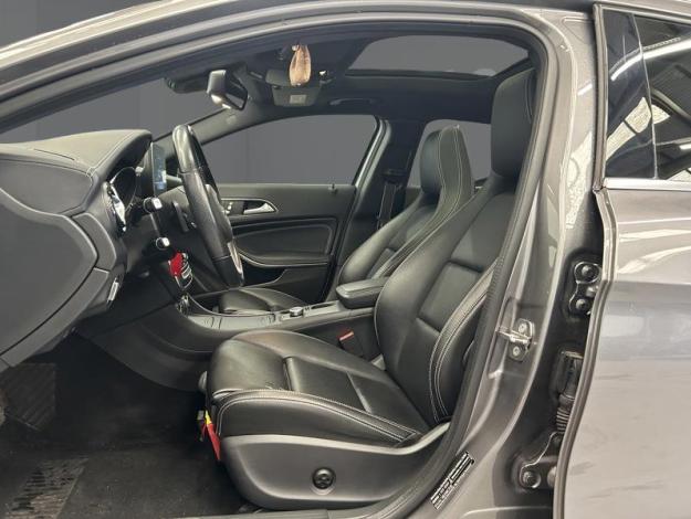 MERCEDES-BENZ GLA 180 AMG Pack Night Toit ouvrant  