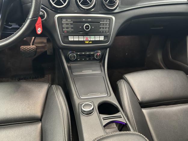 MERCEDES-BENZ GLA 180 AMG Pack Night Toit ouvrant  