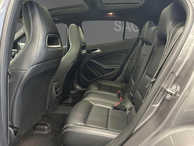 MERCEDES-BENZ GLA 180 AMG Pack Night Toit ouvrant  