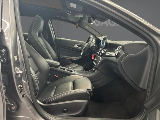 MERCEDES-BENZ GLA 180 AMG Pack Night Toit ouvrant  