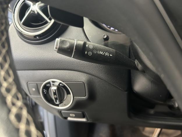 MERCEDES-BENZ GLA 180 AMG Pack Night Toit ouvrant  