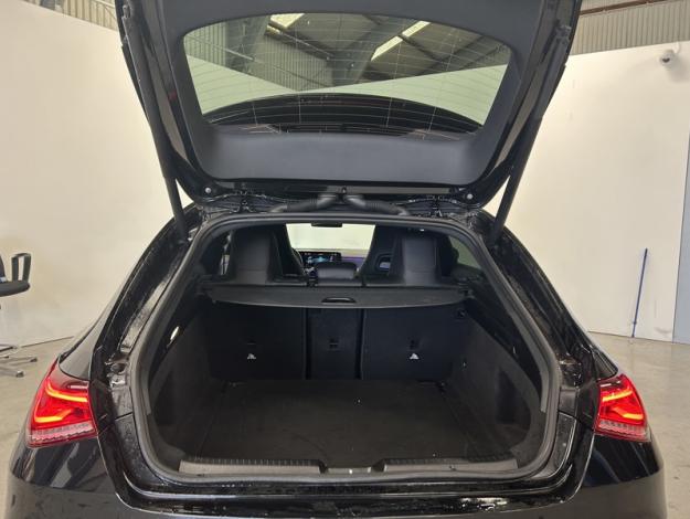 MERCEDES-BENZ CLA-Klasse CLA 180 Shooting Brake AMG Line