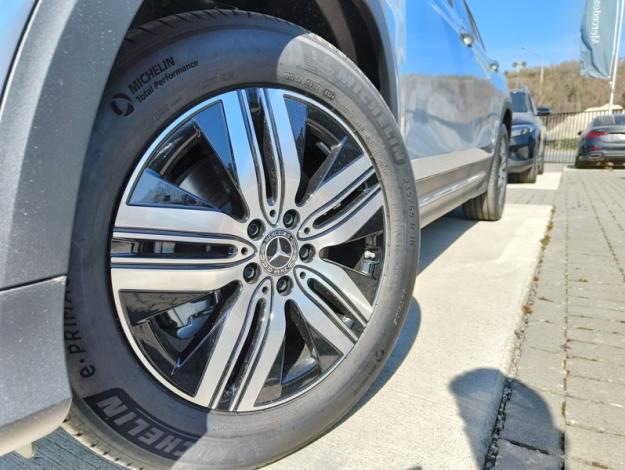 MERCEDES-BENZ EQB 250 +  Luxury Line