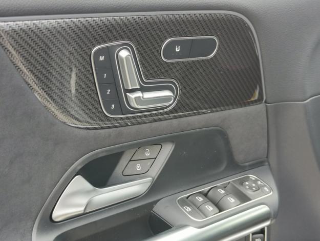 MERCEDES-BENZ GLA 180 Star Edition - SAGA Huy (+32 85 23 69 00) 