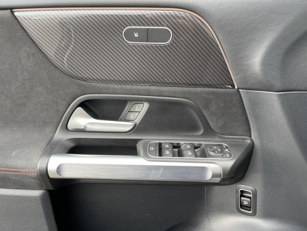 MERCEDES-BENZ GLB 200 d AMG Line  
