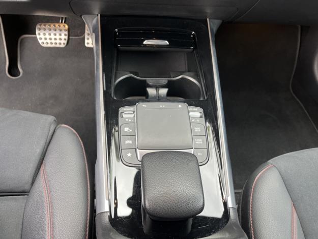 MERCEDES-BENZ GLB 200 d AMG Line  