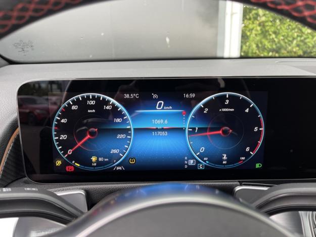 MERCEDES-BENZ GLB 200 d AMG Line  