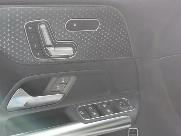 MERCEDES-BENZ EQA 250 + Business Star Edition - Saga Huy (+32 85 23 69 00) 