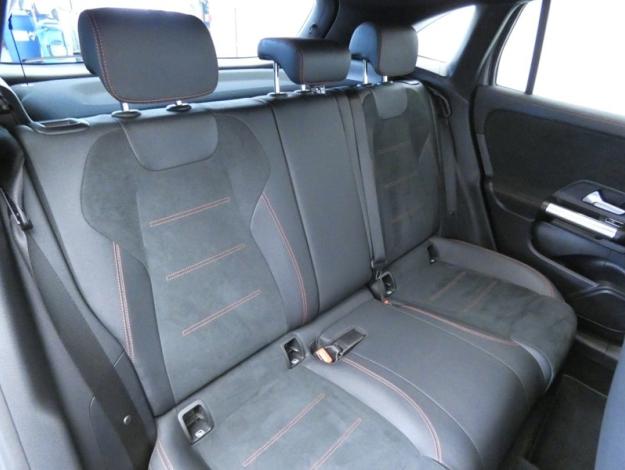 MERCEDES-BENZ GLA 200 d AMG Line  