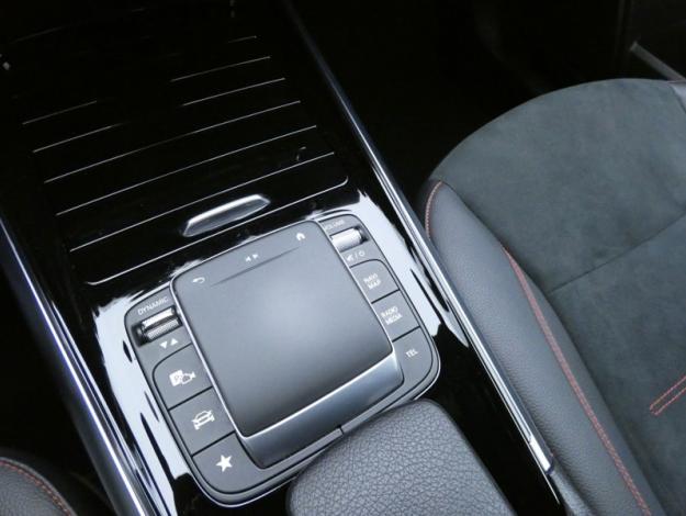 MERCEDES-BENZ GLA 200 d AMG Line  
