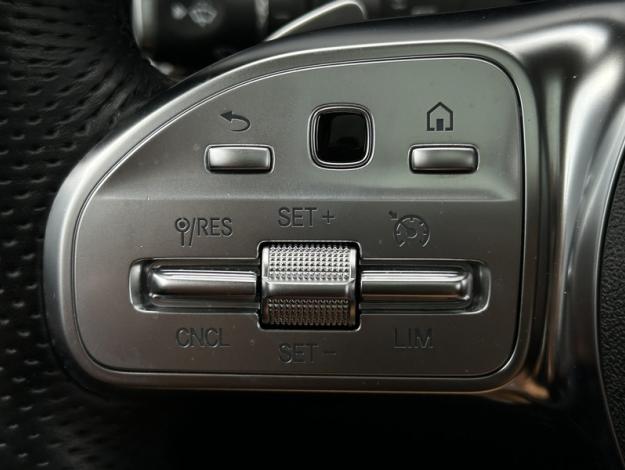 MERCEDES-BENZ GLC SUV GLC 300e 4MATIC SUV AMG Line  