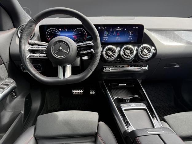 MERCEDES-BENZ GLA 180 AMG Line  
