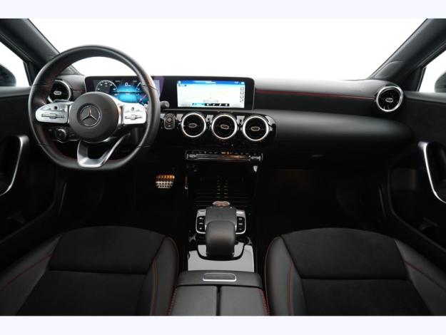 MERCEDES-BENZ A 180 AMG Pack Night / MBUX / Caméra  
