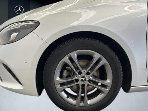 MERCEDES-BENZ B-Klasse B 180 Launch Edition