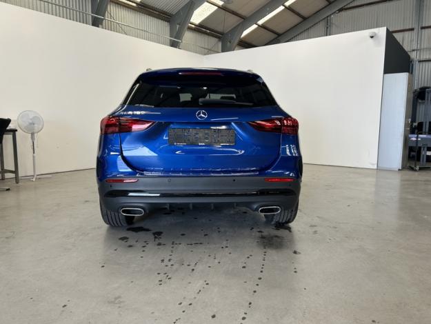 MERCEDES-BENZ GLA 180 AMG Line  