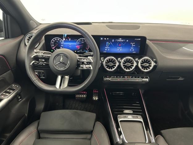 MERCEDES-BENZ GLA 180 AMG Line  