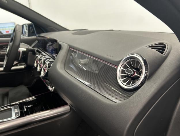 MERCEDES-BENZ GLA 180 AMG Line  