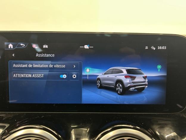 MERCEDES-BENZ GLA 180 AMG Line  