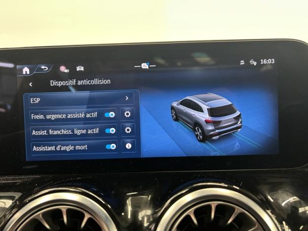 MERCEDES-BENZ GLA 180 AMG Line  