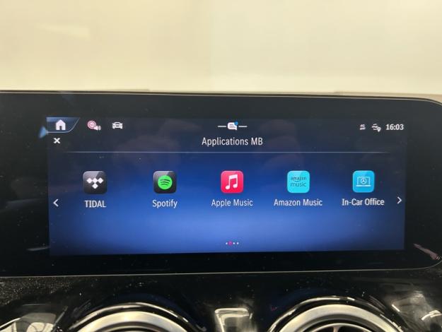 MERCEDES-BENZ GLA 180 AMG Line  