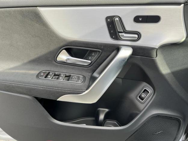 MERCEDES-BENZ CLA 180 d Shooting Brake AMG Line - SAGA Huy (+32 85 23 69 00) 