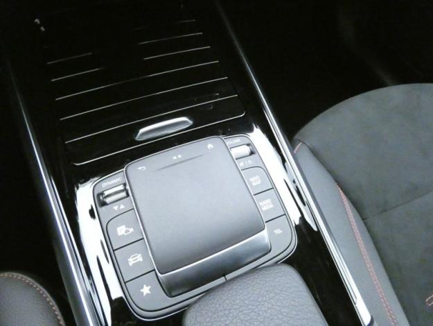 MERCEDES-BENZ GLA 200 d AMG Line  