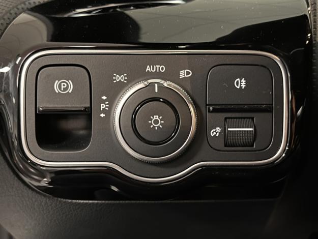 MERCEDES-BENZ Classe A 180 d Berline AMG Line  