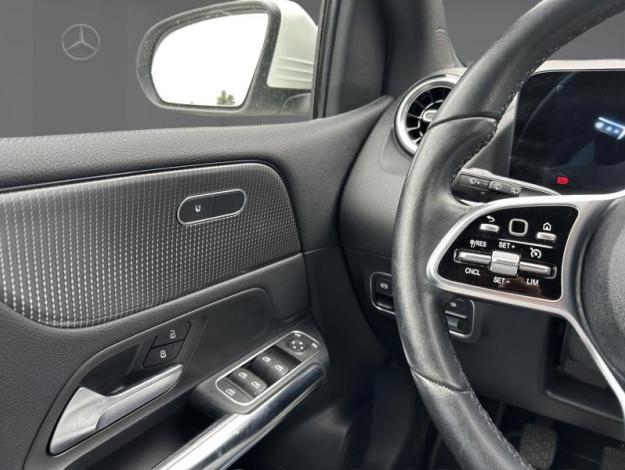 MERCEDES-BENZ B 180 Progressive  