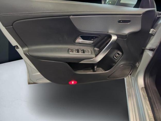 MERCEDES-BENZ CLA 180 Shooting Brake  