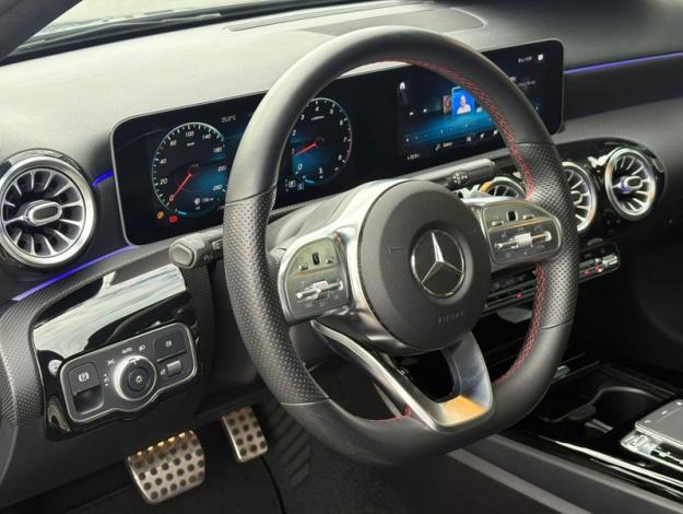 MERCEDES-BENZ A 200 Pack AMG Toit Pano  