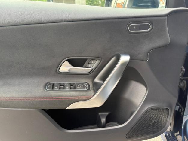 MERCEDES-BENZ A 200 Pack AMG Toit Pano  