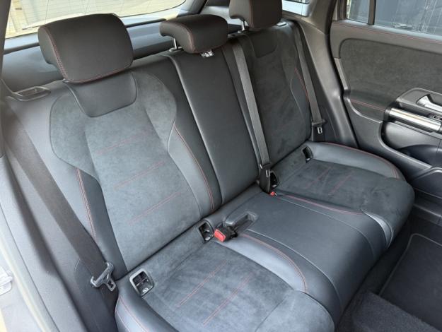 MERCEDES-BENZ GLA 200 d AMG Line  GLA 200 d AMG Line