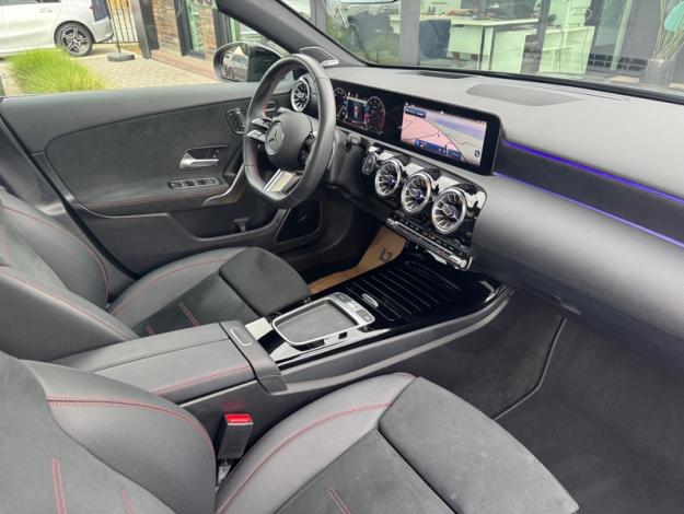 MERCEDES-BENZ A 200 Berline - Toit ouvrant - Burmester - Affichage tête haute AMG Line 