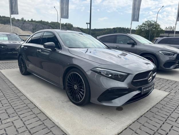 MERCEDES-BENZ A 200 Berline - Toit ouvrant - Burmester - Affichage tête haute AMG Line 