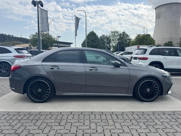 MERCEDES-BENZ A 200 Berline - Toit ouvrant - Burmester - Affichage tête haute AMG Line 