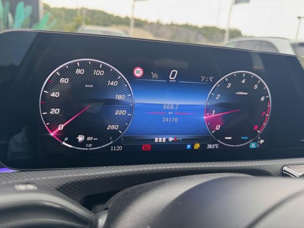 MERCEDES-BENZ A 200 Berline - Toit ouvrant - Burmester - Affichage tête haute AMG Line 