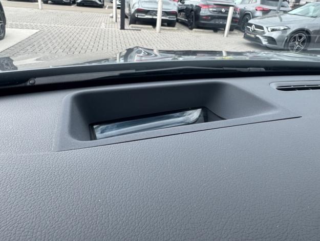 MERCEDES-BENZ A 200 Berline - Toit ouvrant - Burmester - Affichage tête haute AMG Line 