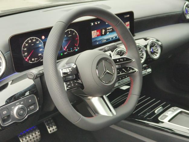 MERCEDES-BENZ A 180 d AMG Line - SAGA Huy (+32 85 23 69 00) 