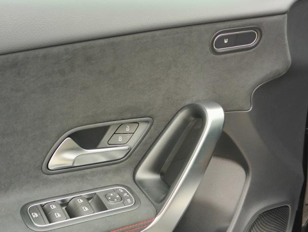 MERCEDES-BENZ A 180 d AMG Line - SAGA Huy (+32 85 23 69 00) 