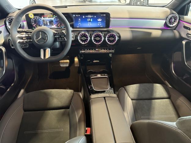 MERCEDES-BENZ A 180 d  AMG Line